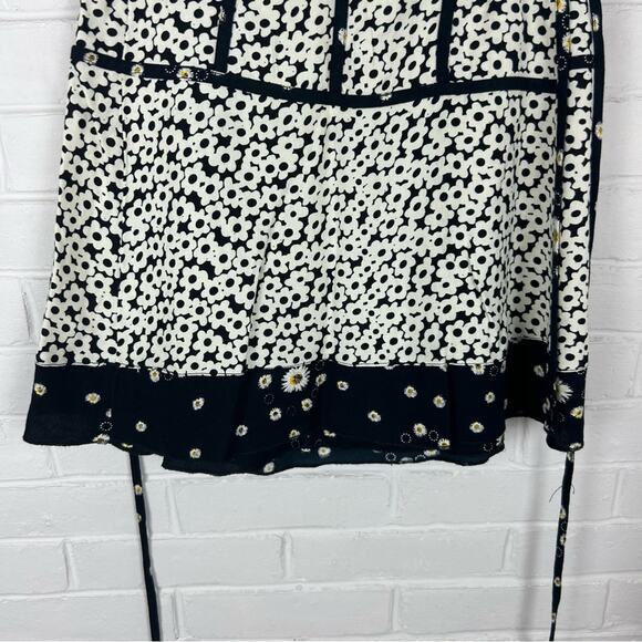 Urban Outfitters Daisy Floral Print Wrap Skirt Size M - Picture 6 of 8